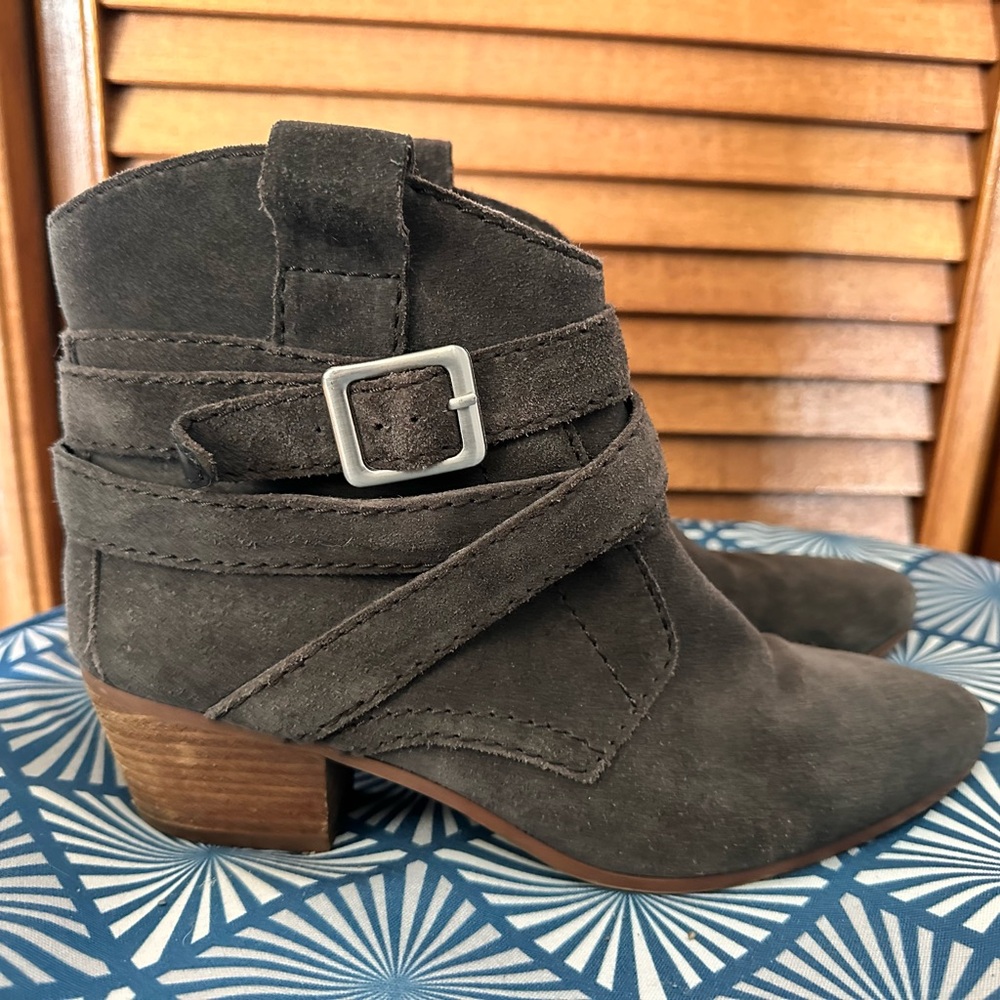 Nine West Lairah booties